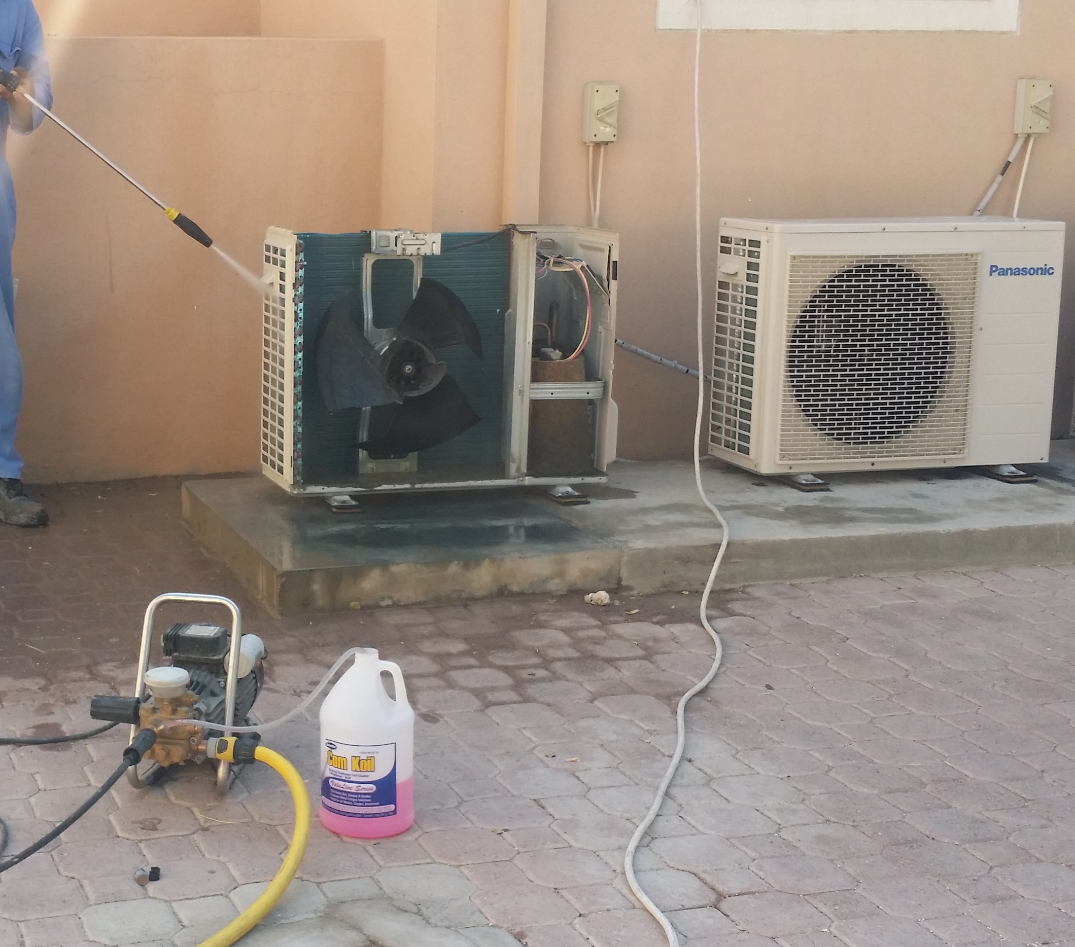 Split-AC-servicing-work